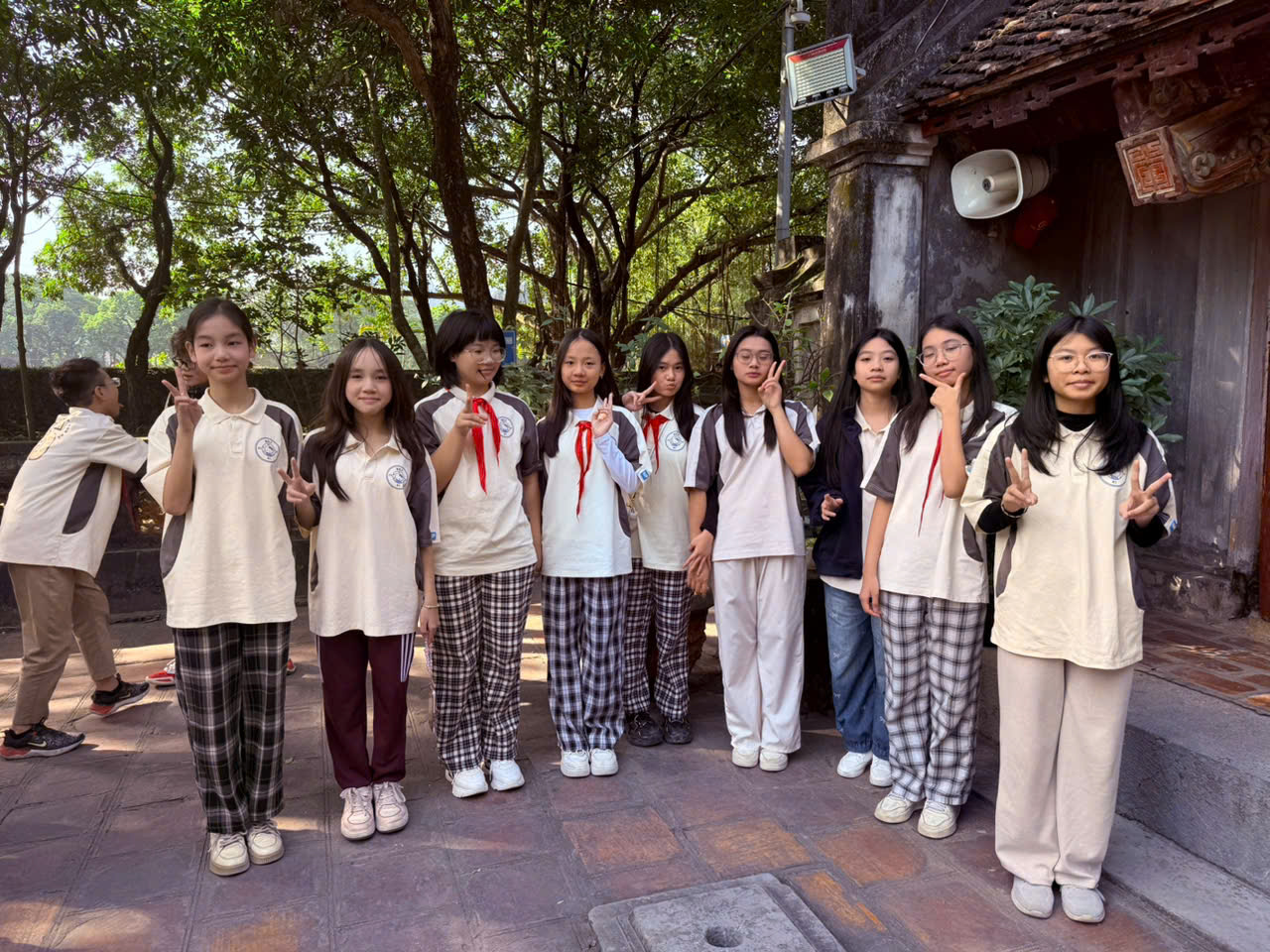 8A5 THCS Nguyễn Gia Thiều: Dấu Ấn “Rồng Vàng” 2012 Tại Cố Đô Hoa Lư